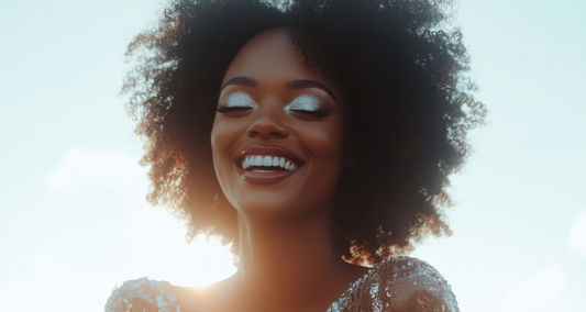 Cheveux bouclés, frisés, crépus : comment les chouchouter après les vacances ?
