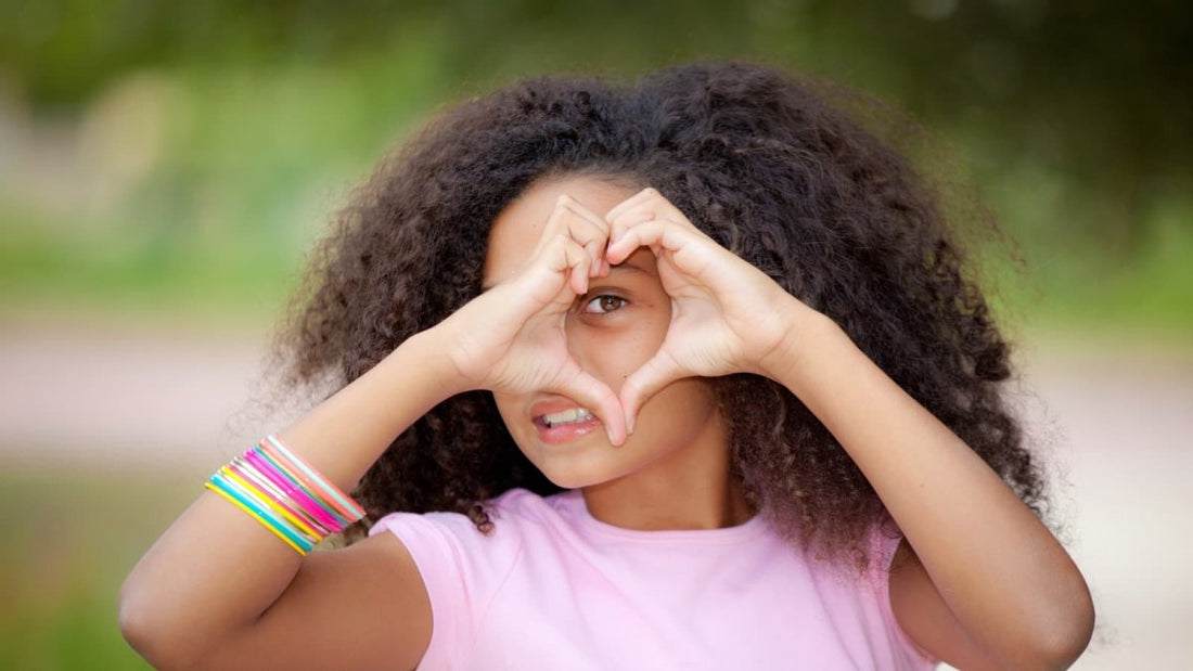 Couper les pointes stimule-t-il la pousse des boucles de votre enfant ? - Ethnilink