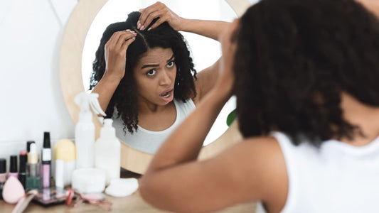 Démystifier les pellicules : causes courantes et conseils pratiques pour s'en débarrasser - Ethnilink