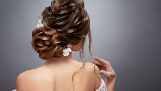 Les plus belles idées de coiffure de mariage pour cheveux bouclés - Ethnilink