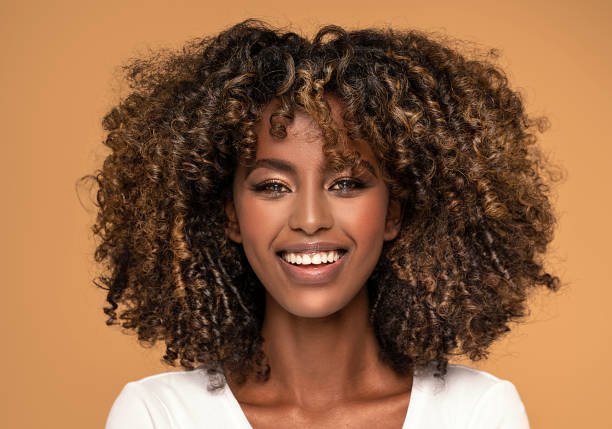 Les secrets d’une routine adaptée pour vos cheveux bouclés