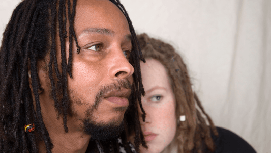 Les secrets pour entretenir vos cheveux locksés - Ethnilink