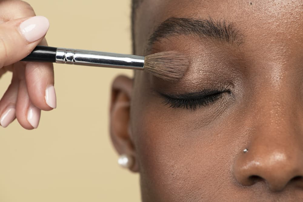 Eye shadow